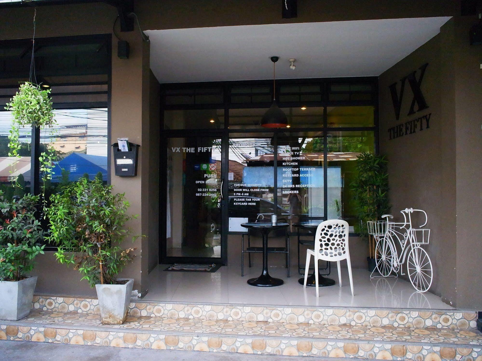 Vx The Fifty Hostel Bangkok Exterior foto