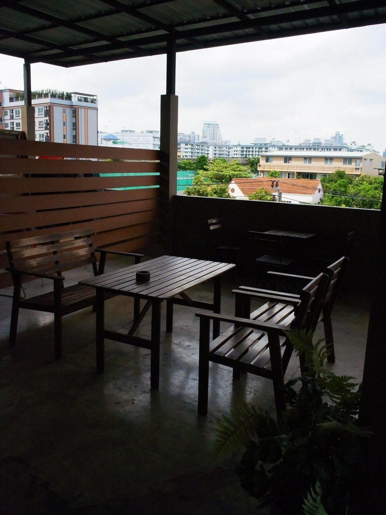 Vx The Fifty Hostel Bangkok Exterior foto